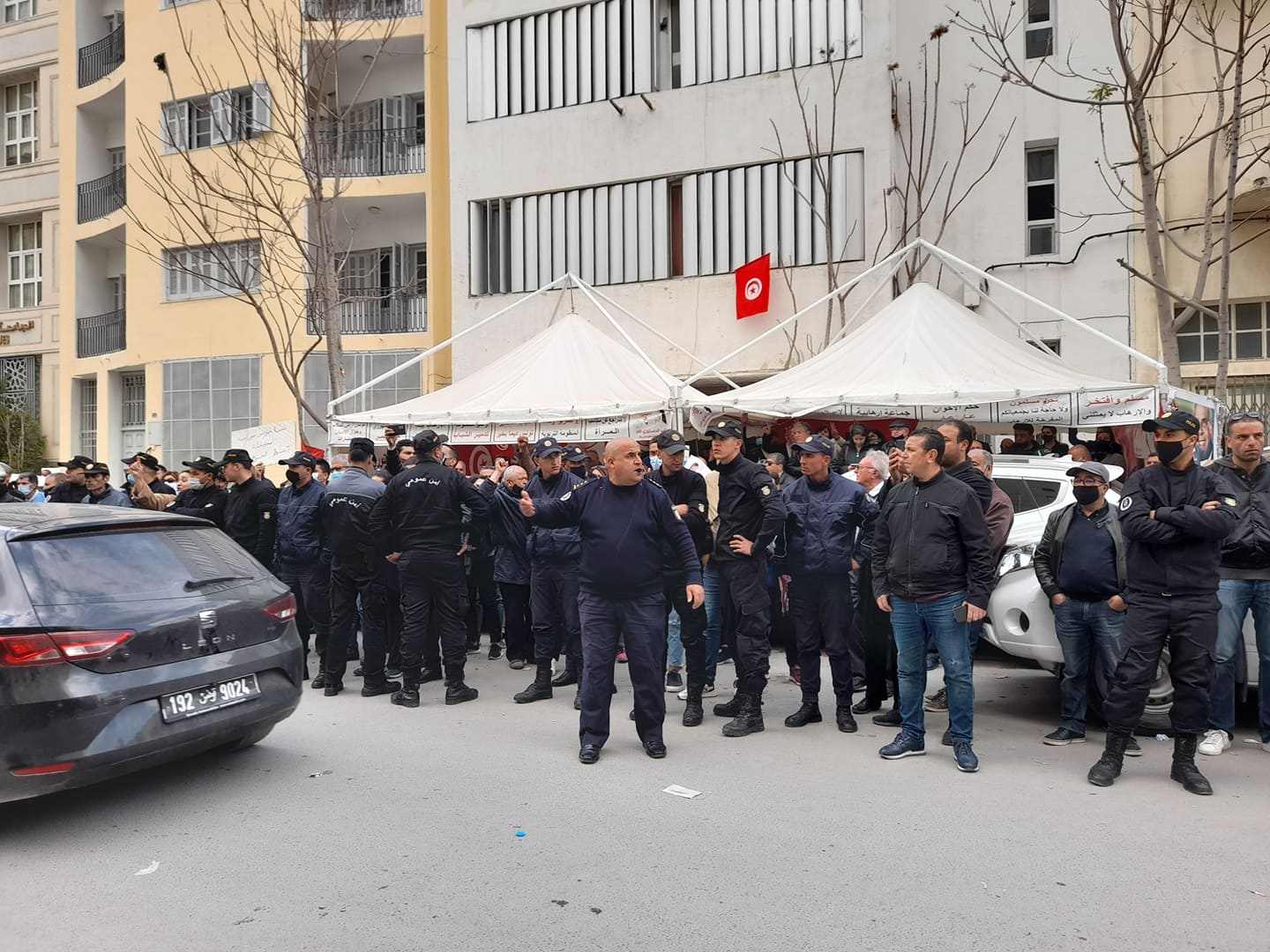 Dernière minute: Les sit-ineurs du PDL et les protestataires d’AL Karama en même temps et au même endroit…. [photos]