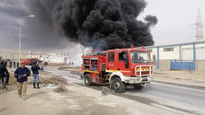 Dernière minute: Un énorme incendie près du Groupe Chimique de Gabès [Photos]