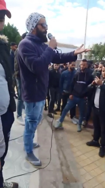 Tunisie   [Photos]: Rassemblement de jeunes à Tataouine pour réclamer l’application de l’accord avec le gouvernement