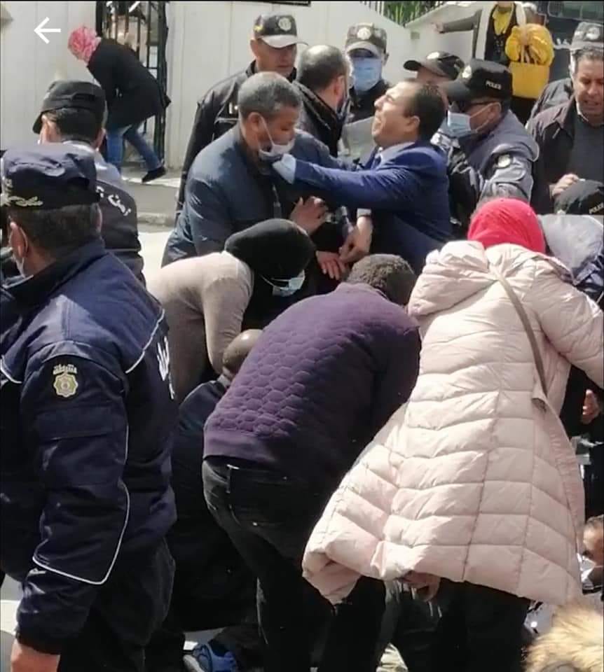 Tunisie: Agression des docteurs chômeurs par les forces de l’ordre [vidéo]