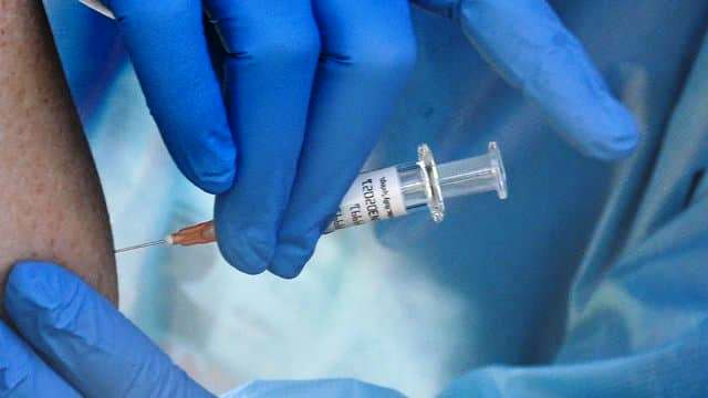 Tunisie – Les dirigeants vont devoir se faire vacciner pour donner l’exemple