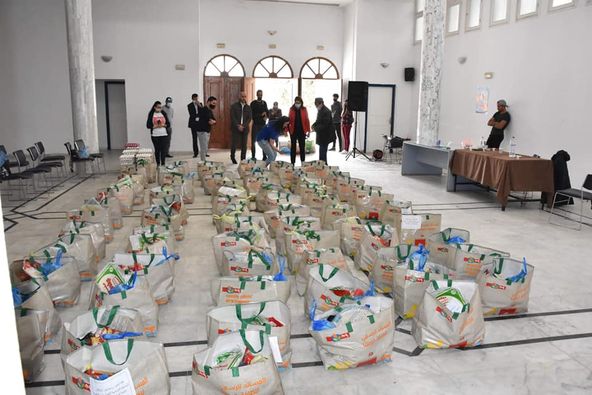 Tunisie: La maire de Tunis supervise la distribution des couffins de Ramadan [photos]