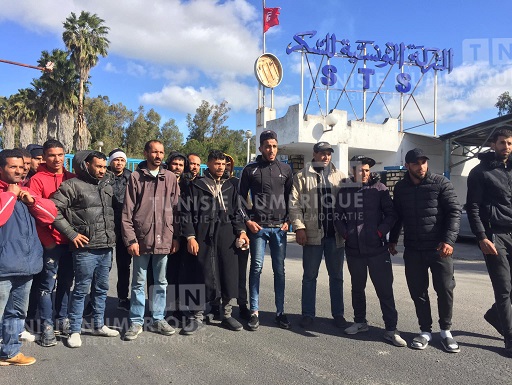 Tunisie: En images, protestation des employés temporaires de la société du sucre à Béja