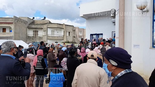 Tunisie: En photos, Encombrement des personnes au centre de vaccination contre le Covid-19 à Jendouba