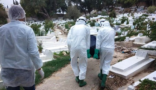 Tunisie – Les éboueurs et agents municipaux chargés des inhumations doivent être prioritaires dans le calendrier de vaccination