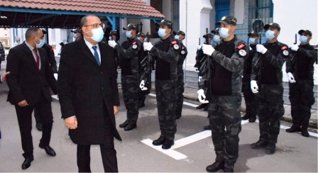 Tunisie – Mechichi rompt le jeûne à la Caserne de Bouchoucha