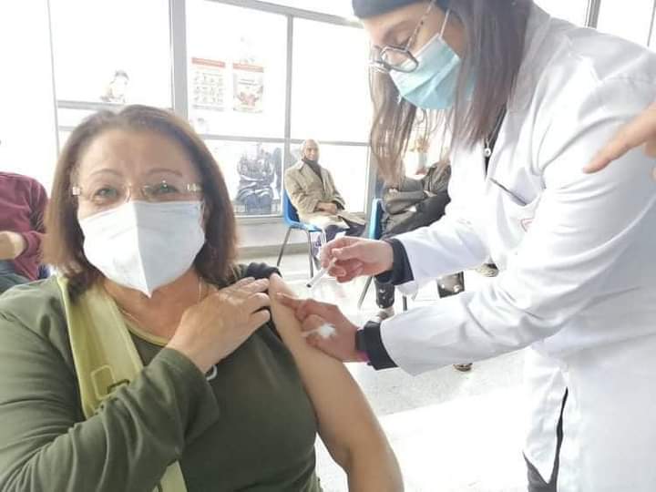 Tunisie: L’actrice Mouna Noureddine reçoit le vaccin anti Covid-19