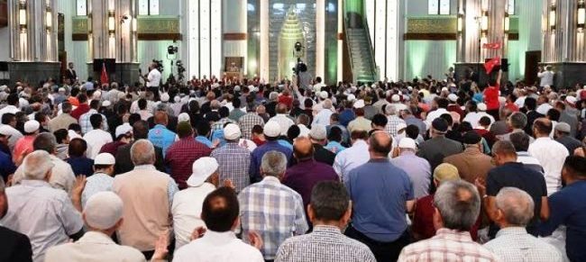 Covid : L’OMS avertit des conséquences des manifestations religieuses pendant Ramadan