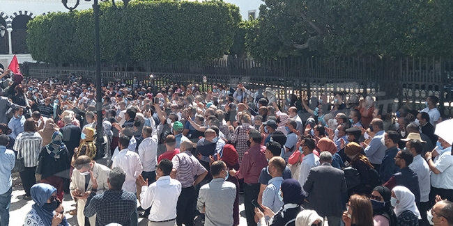 Tunisie – Furieux, les agents des finances décident de maintenir leur grève jusqu’à nouvel ordre