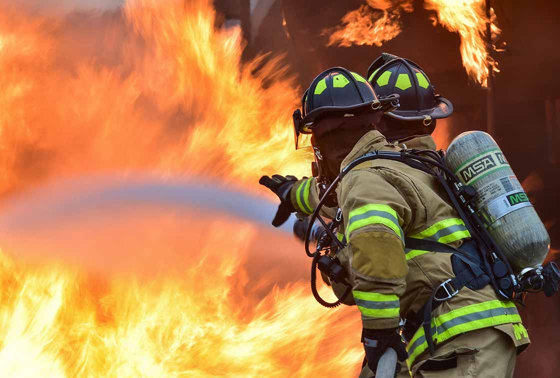 Tunisie : Un gigantesque incendie ravage une usine de fripe