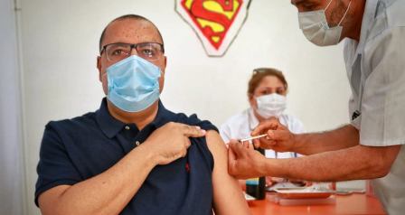 Tunisie – Mechichi reçoit sa deuxième dose du vaccin anti covid