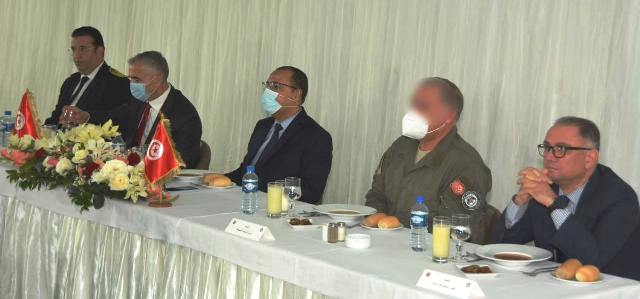Tunisie – Hichem Mechichi rompt le jeûne en compagnie des commandos de la Garde Nationale