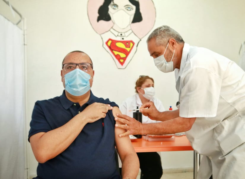 Tunisie: Le chef du gouvernement reçoit sa seconde dose du vaccin anti-Covid19