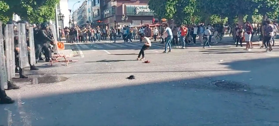 Dernière minute – Avenue Habib Bourguiba : Affrontements entre manifestants et forces de l’ordre