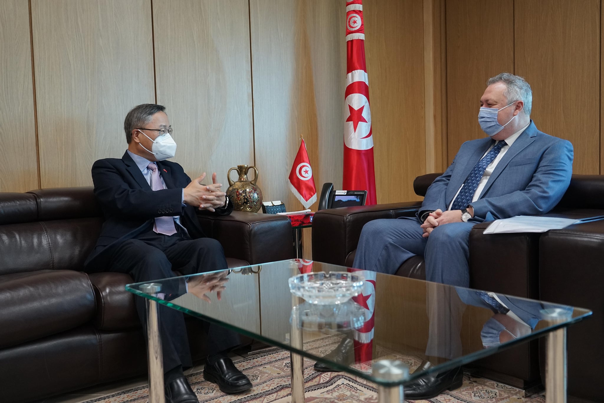 Tunisie: Ali Kooli s’entretient avec l’ambassadeur de Chine en Tunisie