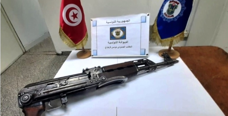 Tunisie – Inculpation de la femme qui a ramené une kalachnikov à l’aéroport de Tunis pour terrorisme