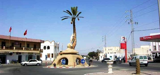 Tunisie-Coupure de courant à Kebili: Des citoyens font la sieste au siège de la STEG