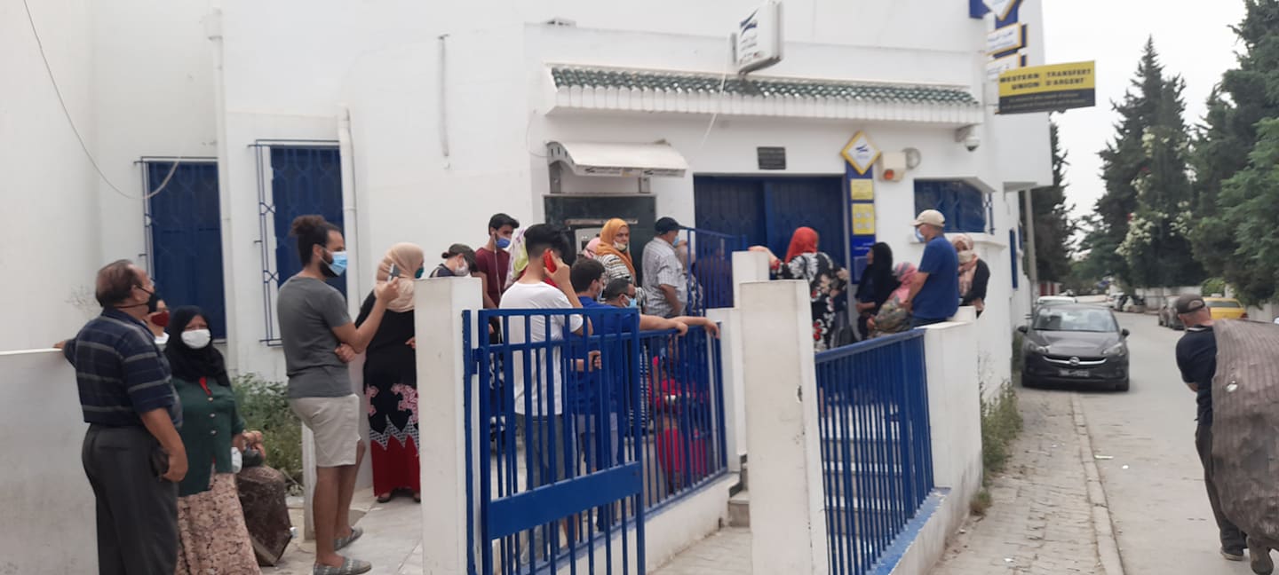 Tunisie: Le versement des pensions de retraite à l’origine d’un encombrement devant les bureaux de poste [Vidéos]