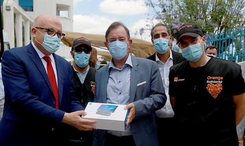 Orange Tunisie, avec l’appui de la Fondation Orange, fait don d’une ambulance, de 200 tablettes et de 50 ordinateurs au Ministère de la Santé, pour soutenir la campagne nationale de vaccination