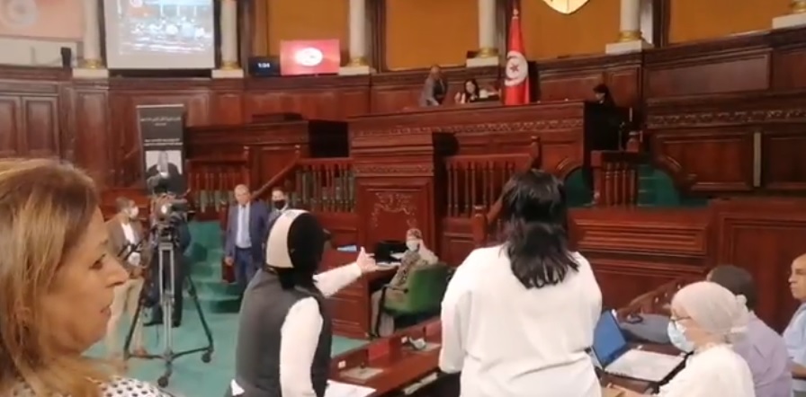 Tunisie: Les députés PDL crient “Dégage” au ministre de l’Industrie