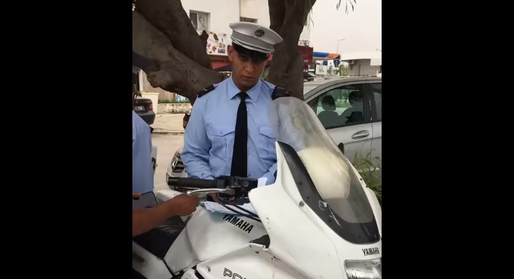 Tunisie – Le fier service rendu par le citoyen qui a filmé le policier sans masque de protection