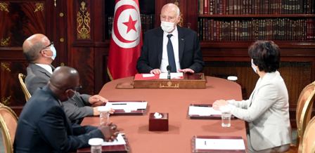 Tunisie – Saïed reçoit les membres du haut conseil de la magistrature et affirme s’en tenir à la constitution