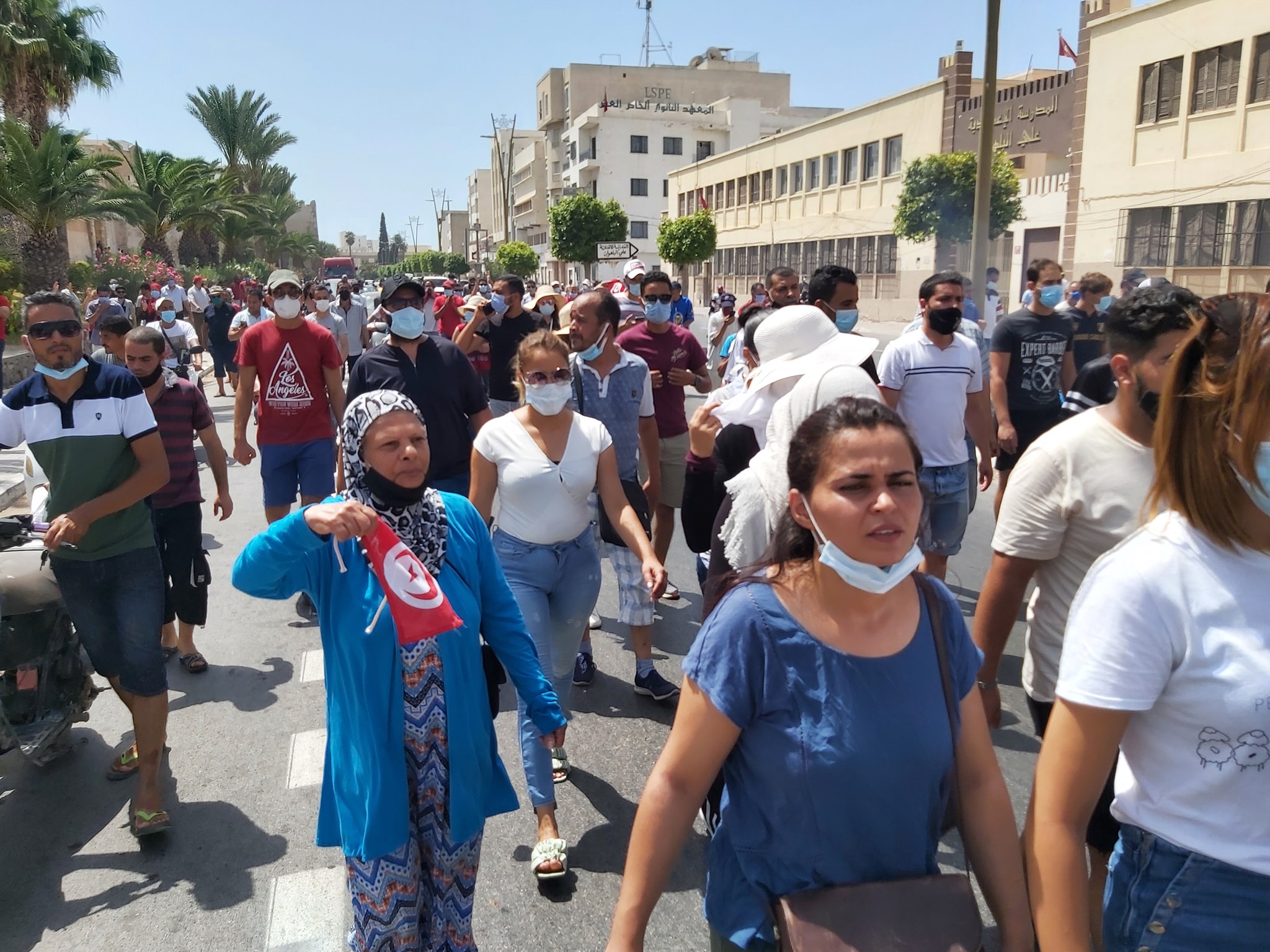 Sfax: Les manifestants appellent à la dissolution du Parlement