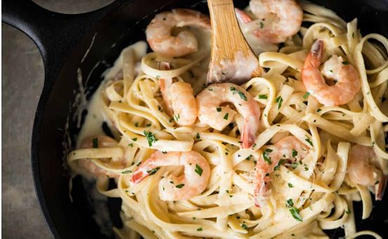 Recette : Spaghetti aux crevettes et sauce crémeuse à l’ail