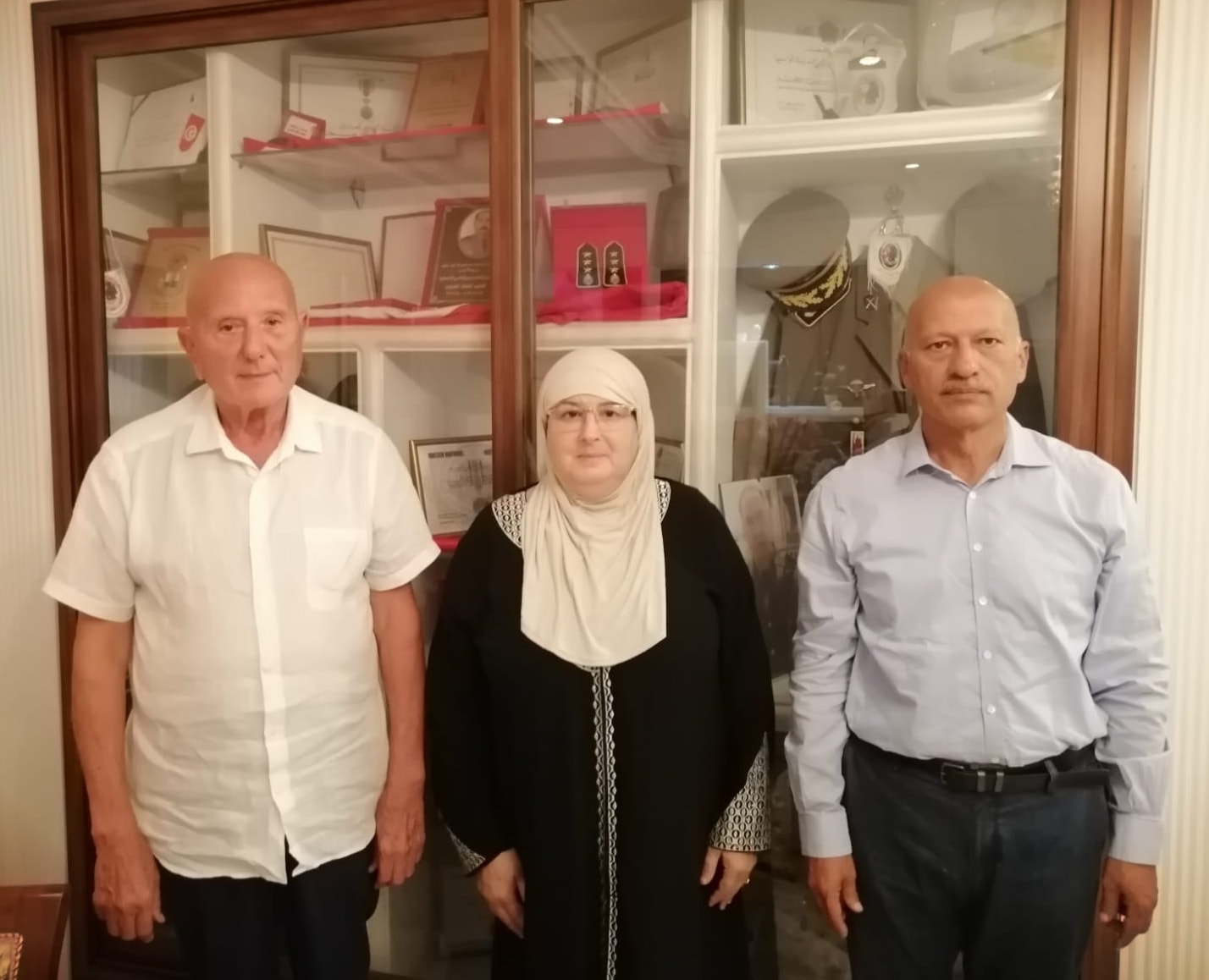 Ahmed Nejib Chebbi et Ridha Belhadj en visite à la maison de Yassin Ayari