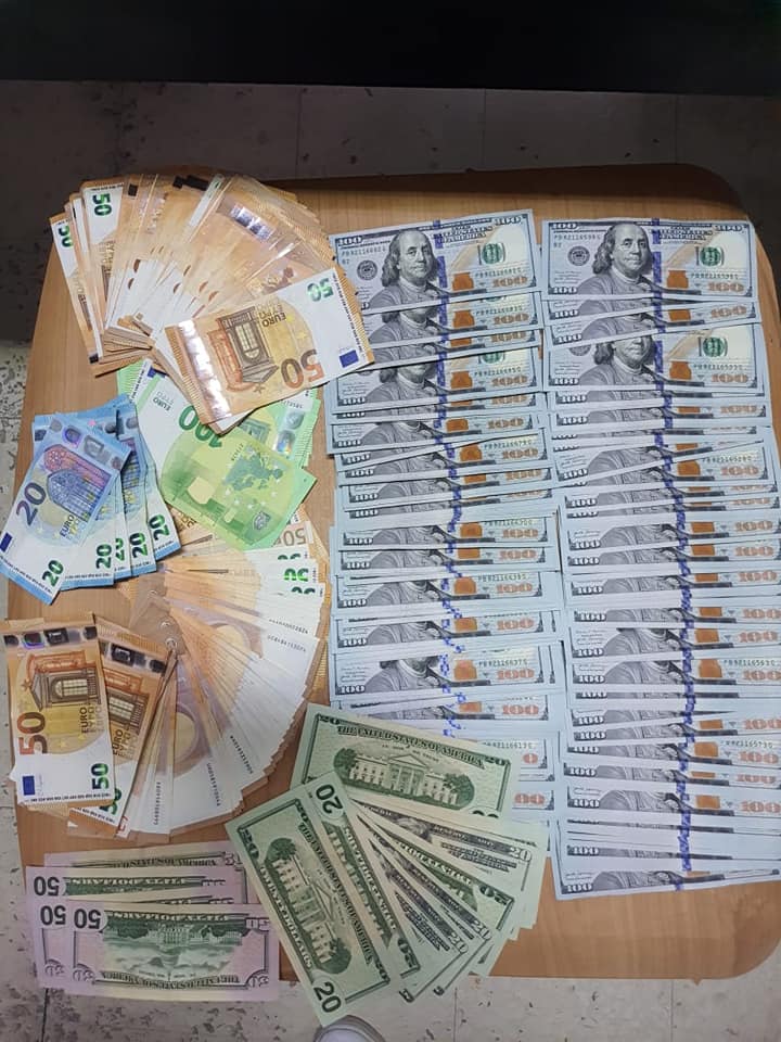 Sousse [PHOTOS] : Saisie de sommes en devises et des bijoux d’une valeur de 245 mille dinars