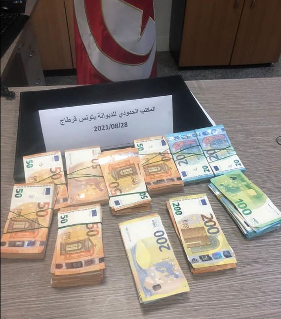Tunisie: Saisie de 231 mille dinars en devises à l’Aéroport Tunis-Carthage