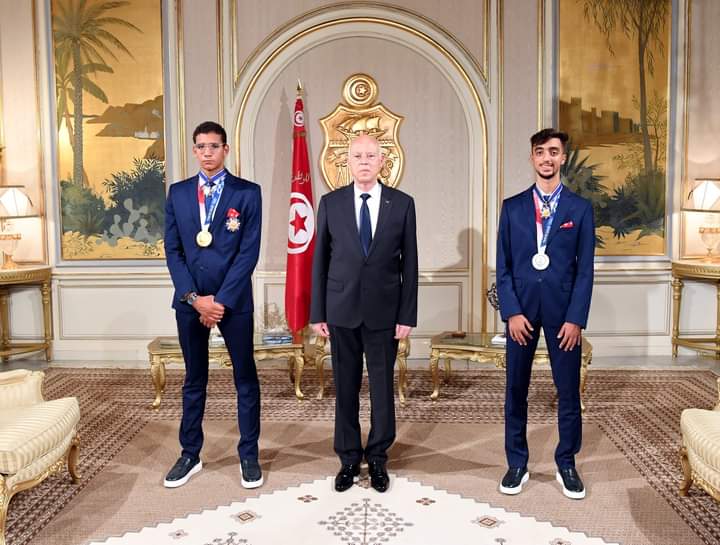 Tunisie : Saied décerne l’Ordre National du Mérite à Ayoub Hafnaoui et Khalil Jendoubi