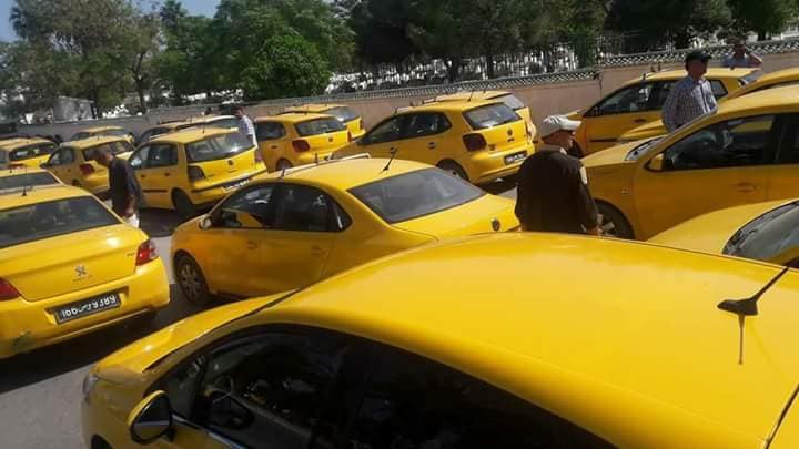 Sousse : Les chauffeurs de taxis individuels protestent