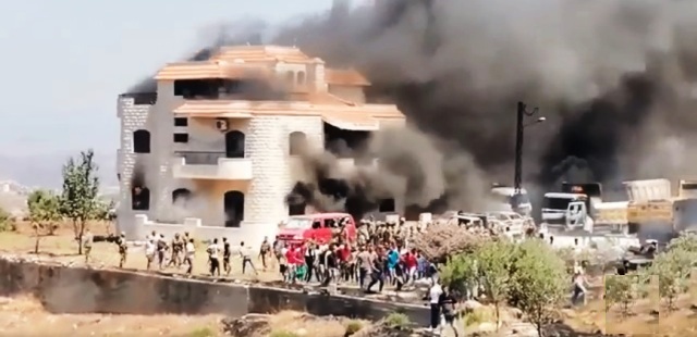 Liban : VIDEO : Les citoyens saccagent et brûlent la maison du propriétaire de la citerne qui a explosé