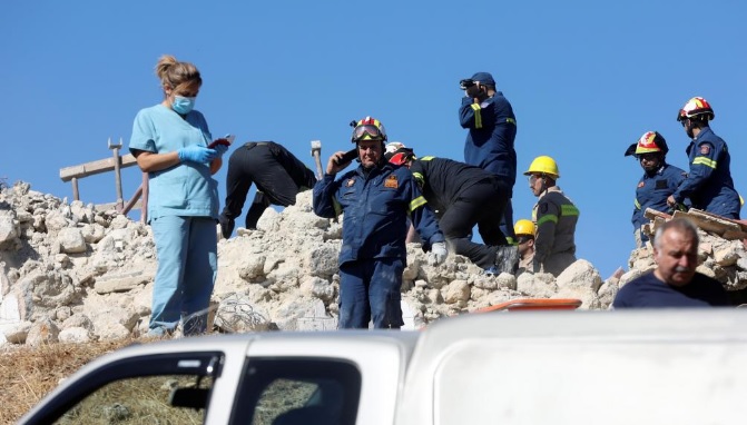 Un mort et neuf blessés dans un fort séisme qui a frappé la Grèce