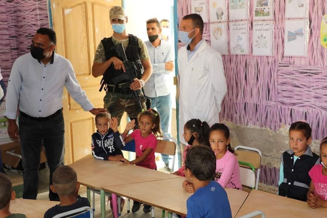 Photos du jour: Des personnes armées dans un collège pour bien démarrer l’année scolaire