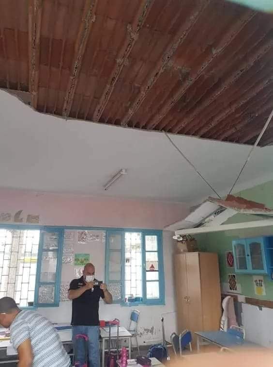 Le Kram: Le plafond d’une salle de classe s’écroule alors que des élèves sont à l’intérieur [vidéo]