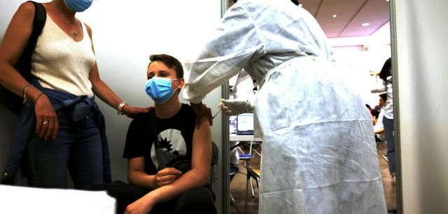 La Tunisie étudie la possibilité de vacciner les 12 à 15 ans