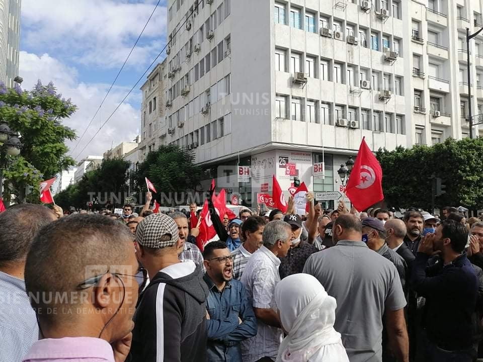 Manifestation contre le coup d’état : Ces personnalités politiques ont marqué leur présence à l’Avenue Habib Bourguiba
