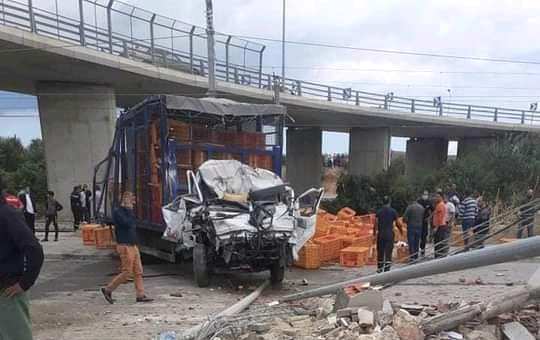 Tunisie – Bordj Cedria : Un poids lourd chute d’un viaduc sur un autre véhicule
