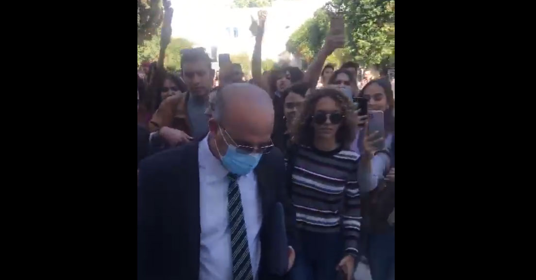 Samir Dilou “chassé” par les étudiants de la Faculté des Sciences juridiques de Tunis [vidéo]