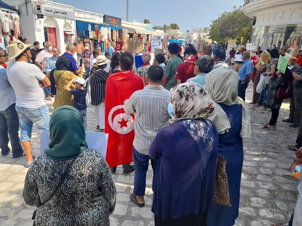 Stand de manifestation à Médenine et Djerba [PHOTOS] : Ils soutiennent les décisions présidentielles