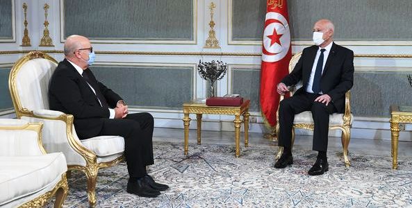Tunisie – Même la BCT est obligée de passer par facebook pour interpeller la présidence !