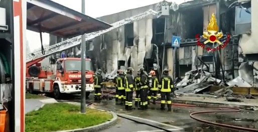 Italie : Huit morts dont un enfant dans le crash d’un avion à Milan