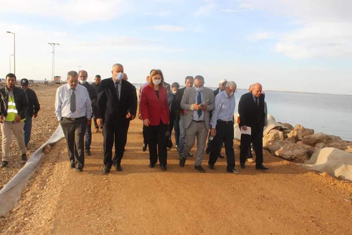 Médenine : La Ministre de l’Equipement suit le projet de doublement de la route régionale 117