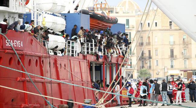 Plus de 800 migrants dont 80 Tunisiens déposés en Italie le 7 novembre