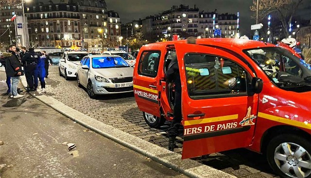 Un policier poignardé à Paris : La police recherche les agresseurs