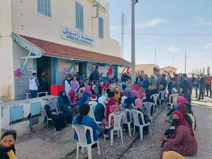 Gafsa : Le train rose arrive à la station Zannouch