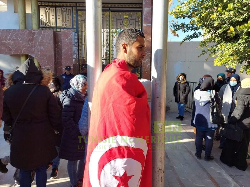 Gafsa-Le jour de la célébration de la Fête de la révolution: Les diplômés chômeurs réclament toujours du travail !