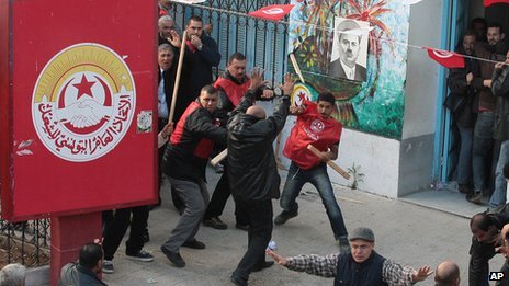 Ephéméride – 4 décembre 2012 : Les Ligues de protection de la révolution attaquent le siège de l’UGTT